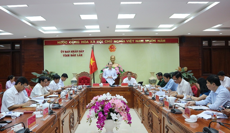 Họp thành viên UBND tỉnh để thông qua một số nội dung trình Kỳ họp thứ Mười, HĐND tỉnh khóa IX